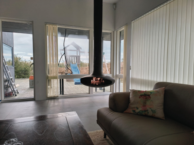 Kayu gantung perapian hitam menyala atap perapian dalam ruangan baja kustom 16